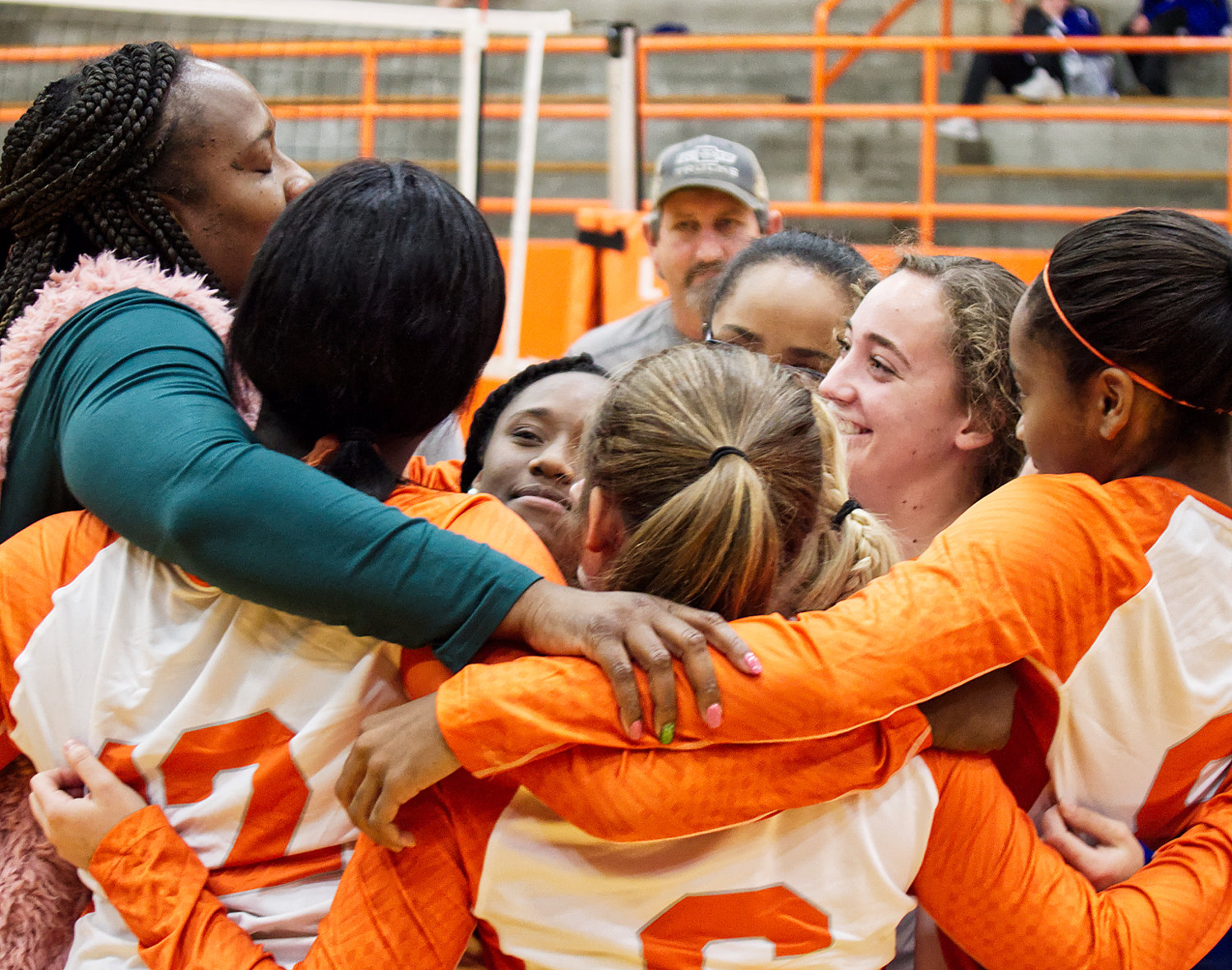 Mineola volleyball Coach TaShara Everett shares a moment with her seniors before their final game last week.